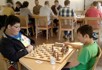 Spartak (links mit Weiß) gegen Minh Duc (rechts mit Schwarz)